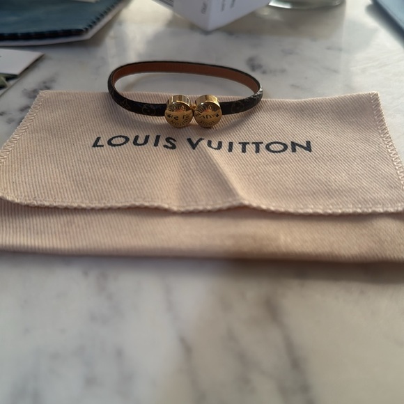 Worn once, 100% Authentic Loui Vuitton w receipt and box - Picture 10 of 10